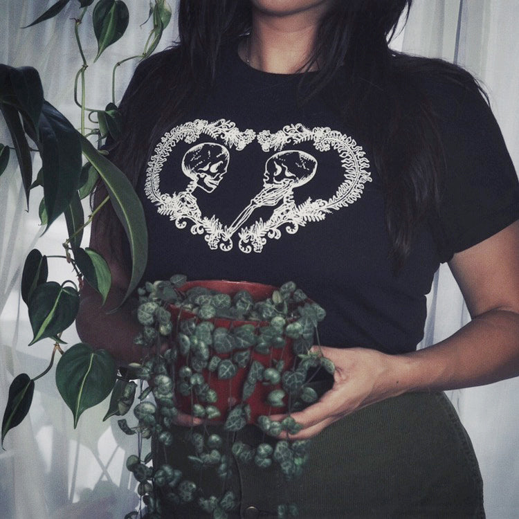 Amor Eterno T-Shirt (Black)